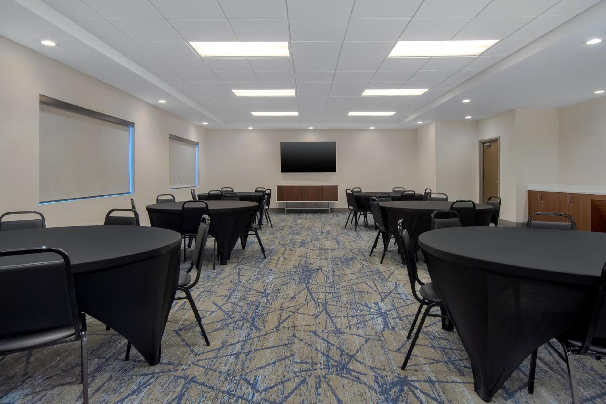 Holiday Inn Express & Suites Oscoda By Ihg מראה חיצוני תמונה